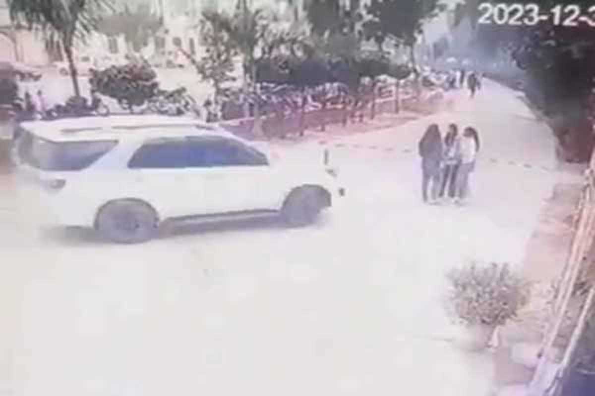 नोएडा से हिट एंड रन का वीडियो आया सामने, स्टूडेंट को कार ने मारी टक्कर, पुलिस जांच में जुटी